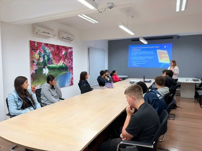 Alunos do curso Preparando-se para o Primeiro Emprego participam de oficina de currículos  na Câmara de Gramado