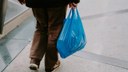 Câmara aprova a revogação da lei que proibia distribuição gratuita de sacolas