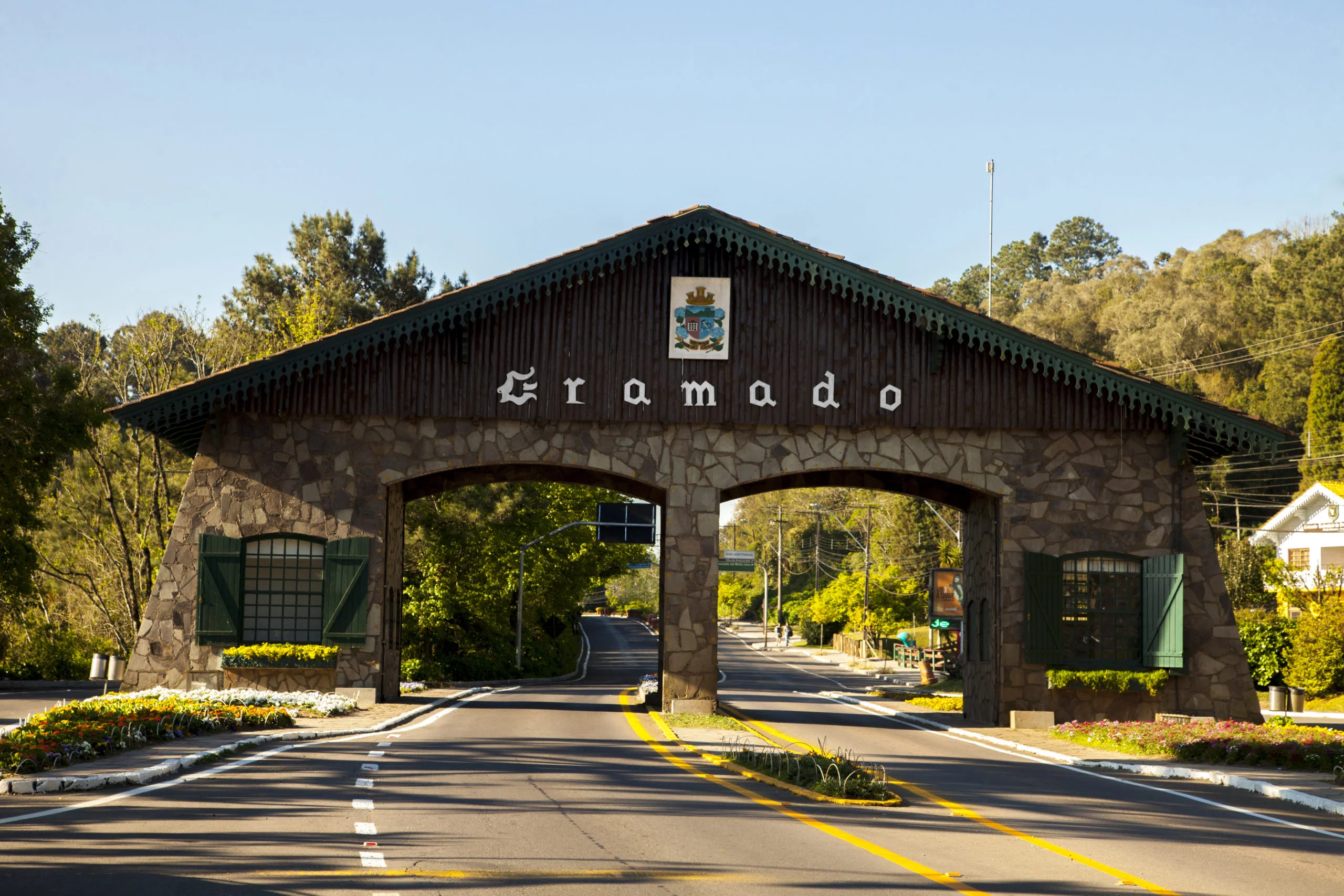 Câmara de Gramado aprova moções de reconhecimento e apoio à comunidade