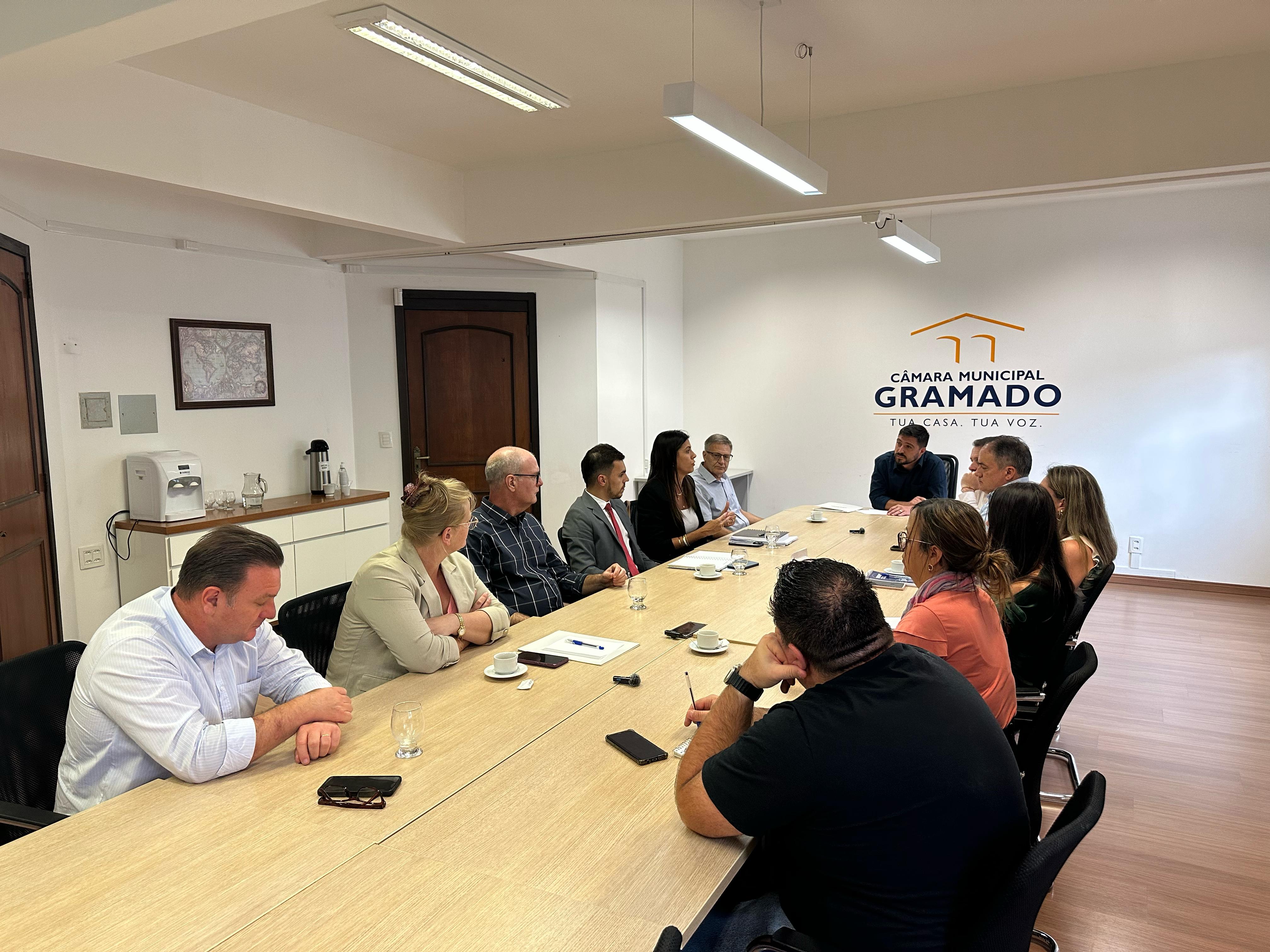 Câmara de Gramado e Grupo Ana Nery discute transparência na gestão do Hospital Arcanjo São Miguel
