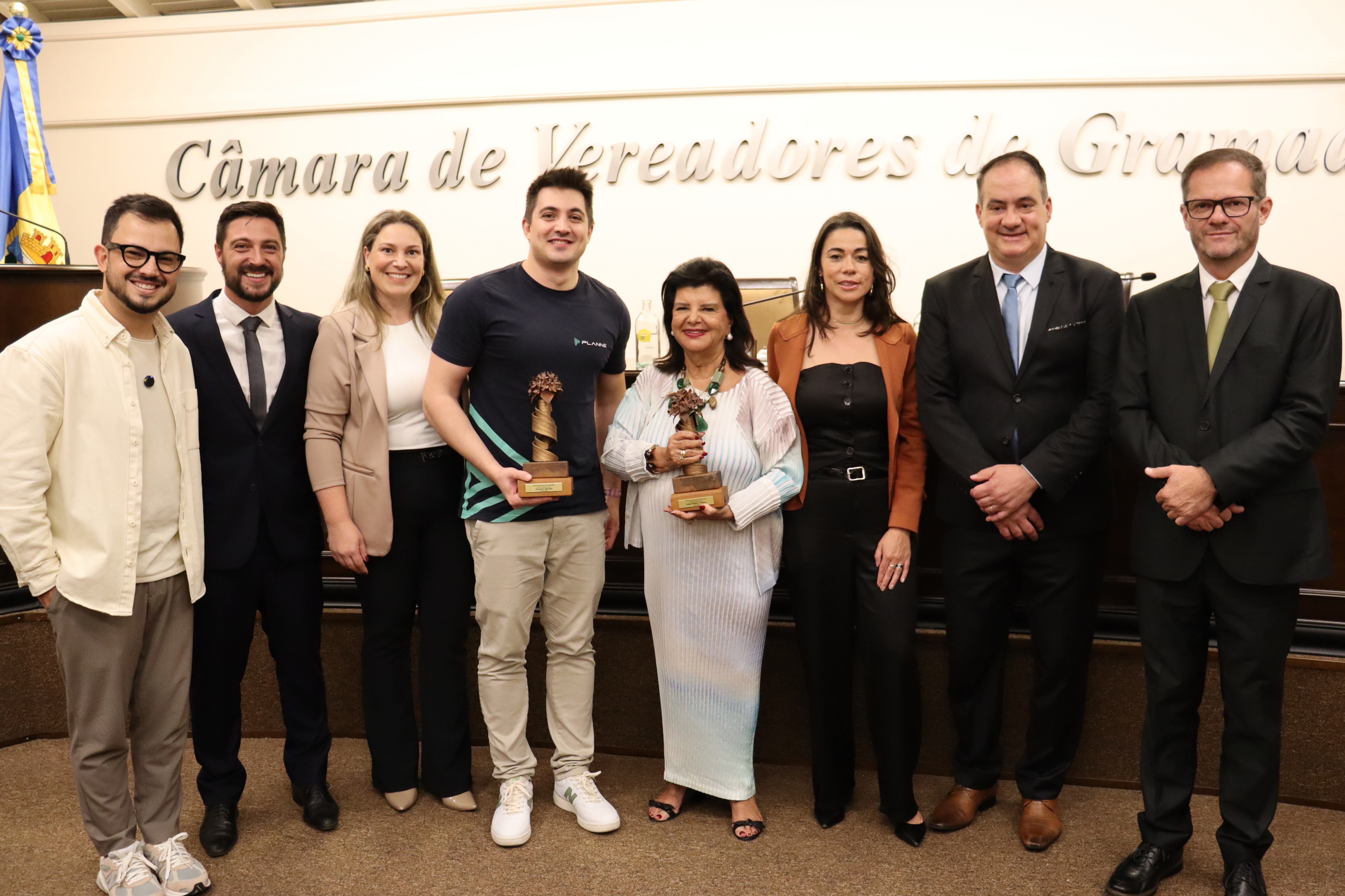 Câmara de Gramado homenageia Luiza Trajano e Gregório Nardini com o Troféu Inovação Octávio Rossi
