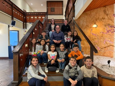 Câmara de Gramado recebe alunos da Escola Henrique Bertolucci Sobrinho pelo projeto “Plantando o Futuro”