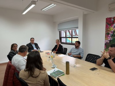 Câmara de Gramado recebe secretário de Inovação para apresentação de projeto voltado ao desenvolvimento tecnológico
