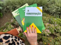 Câmara disponibiliza Constituição Federal em Miúdos para escolas