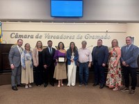 Câmara homenageia Jandira Tissot por sua trajetória no empreendedorismo e no apoio às mulheres