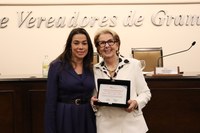 Câmara homenageia Yara Moras por trajetória dedicada ao bem-estar da comunidade