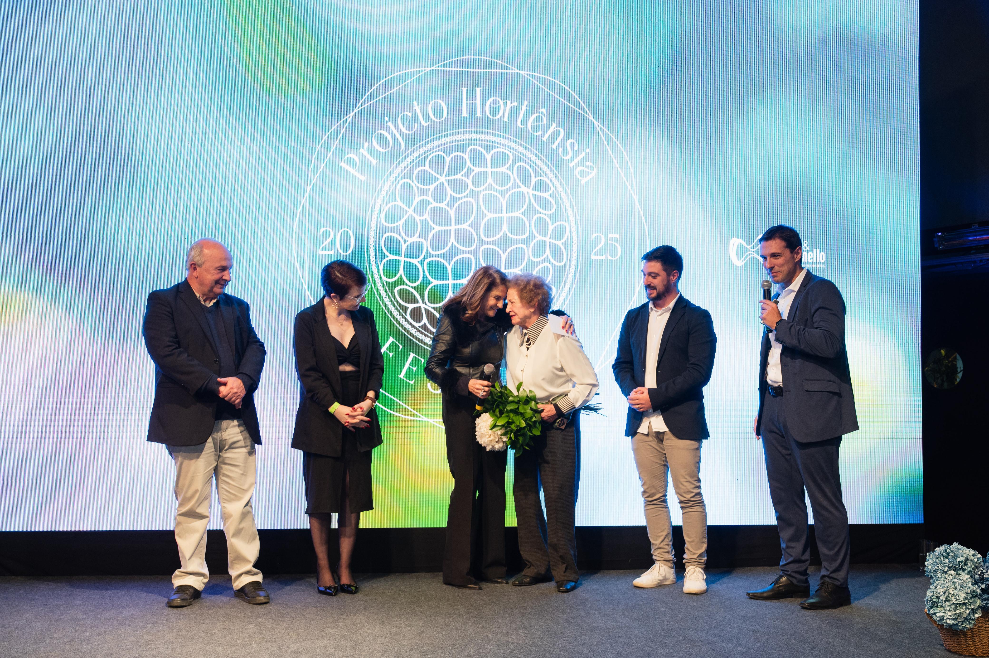 Câmara participa do lançamento do Festuris e apresenta o Projeto Hortênsias 