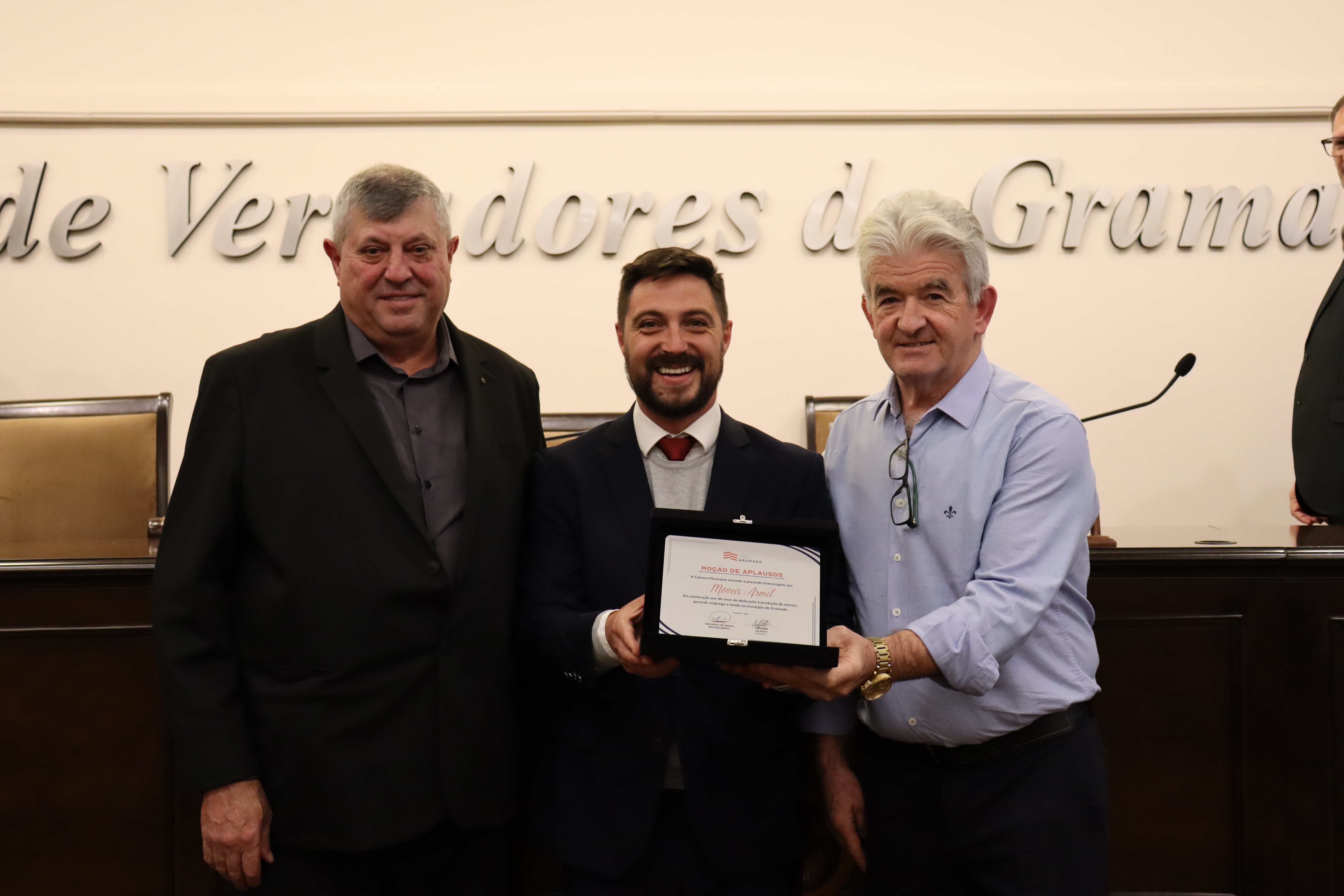 Câmara reconhece os 40 anos da Móveis Armil e sua contribuição ao setor moveleiro de Gramado