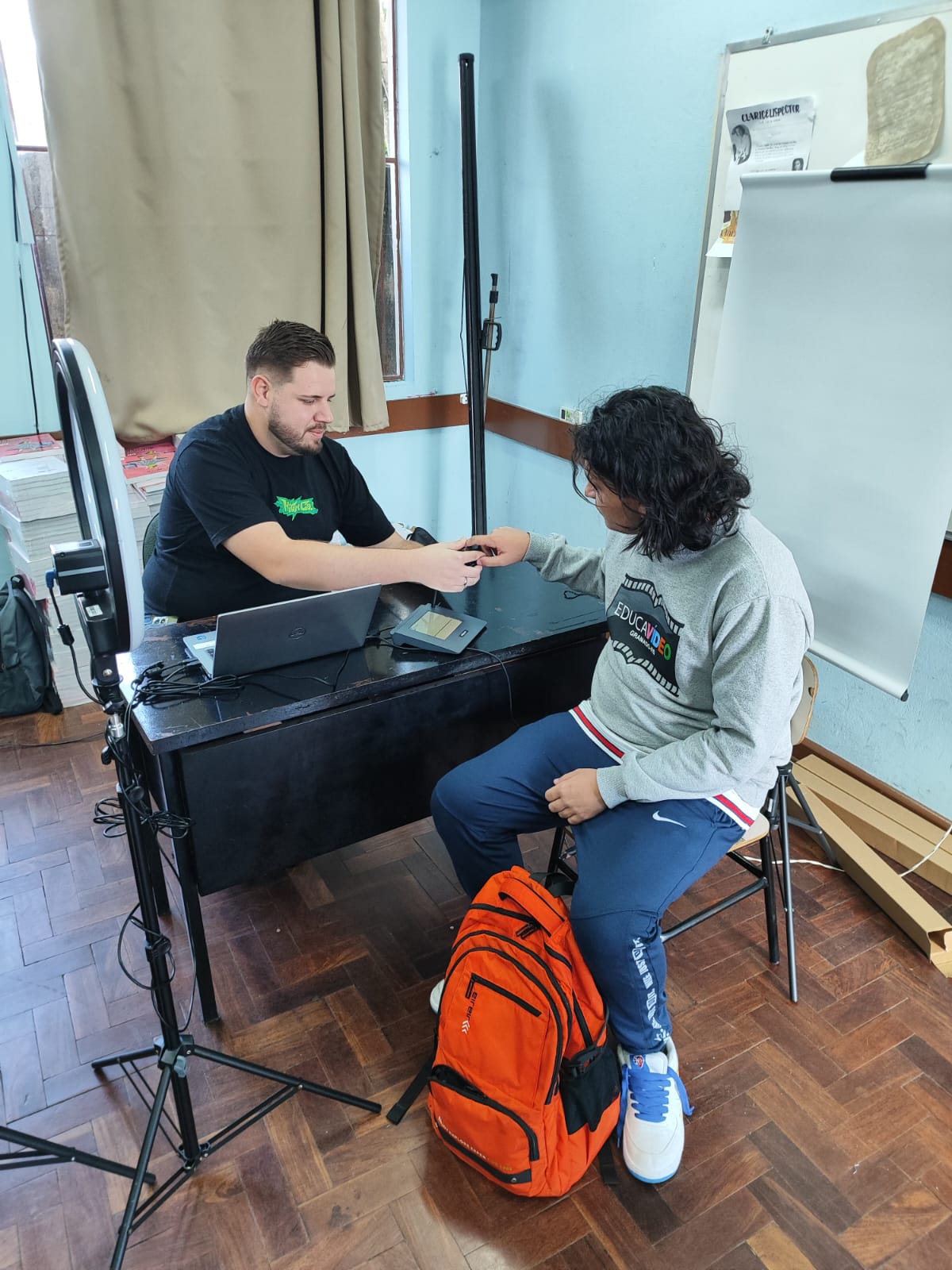 Juventude engajada: ação leva emissão de títulos eleitorais à Escola Caramuru