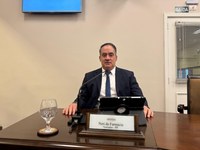 Neri solicita instalação de contêineres de lixo 