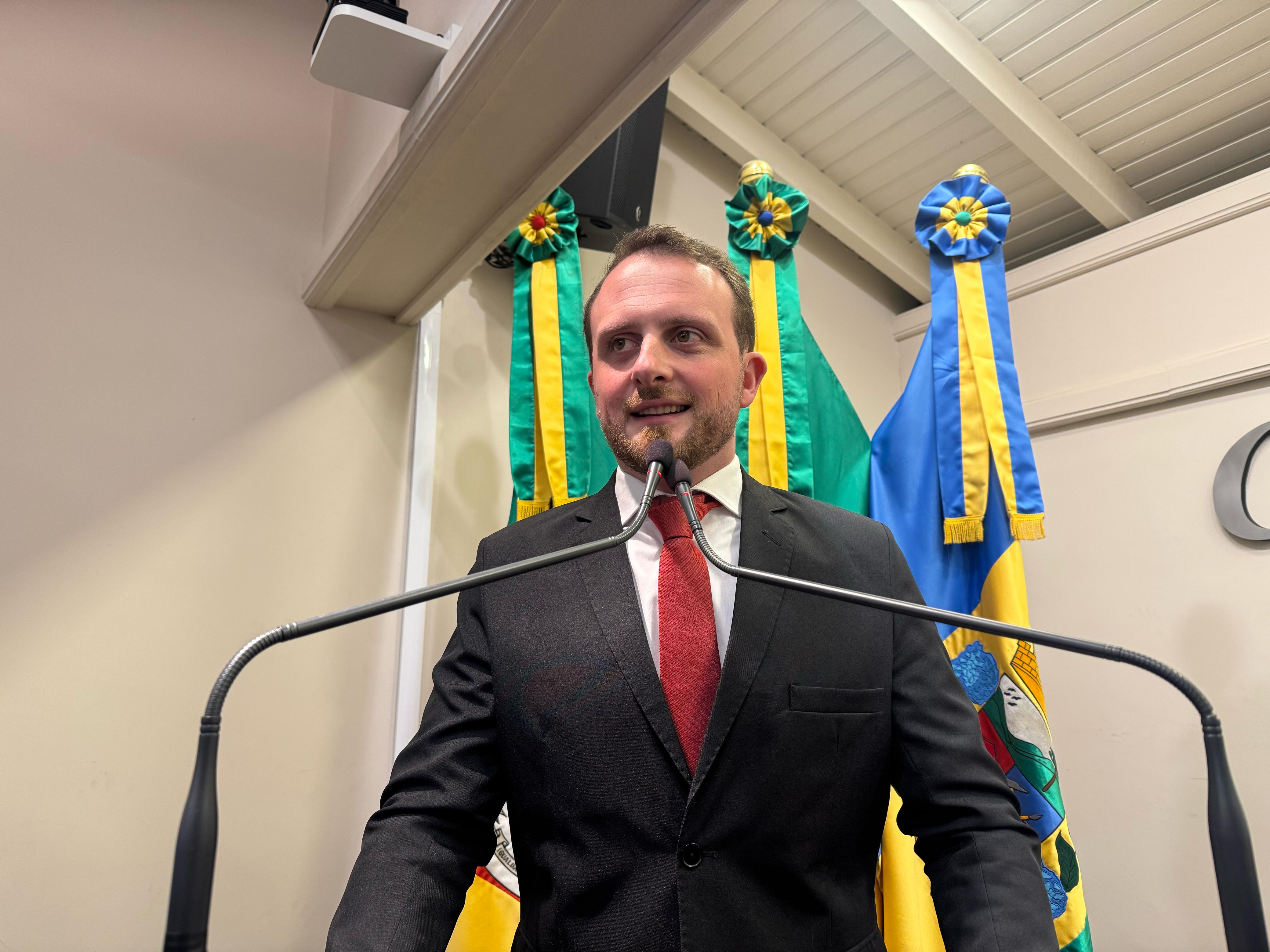 Pedro Lazaretti solicita instalação de postes de iluminação na Rua Vereador Mirinho