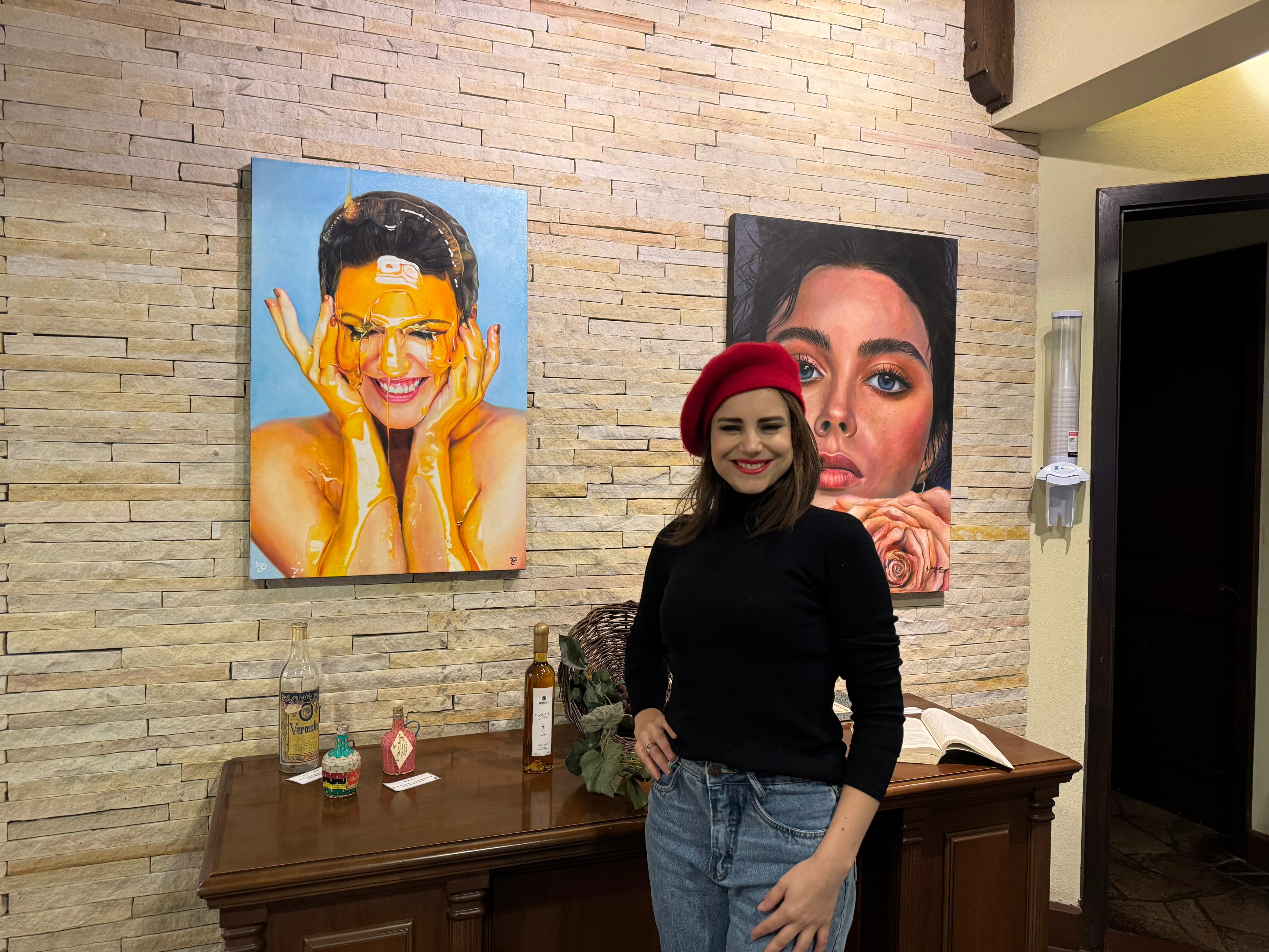 Retratos que contam histórias: exposição “Mulheres Exemplares” chega à Câmara de Gramado