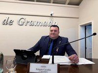 Roberto Cavallin solicita informações sobre moradias e Fundo Municipal do Idoso