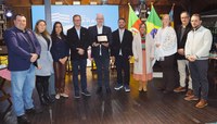 Uma história que fermenta até hoje: Câmara homenageia Emílio Kunz, fundador da Vinícola Petronius
