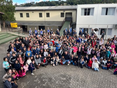 Unidos pelo bem: Câmara participa da Campanha do Agasalho 2025