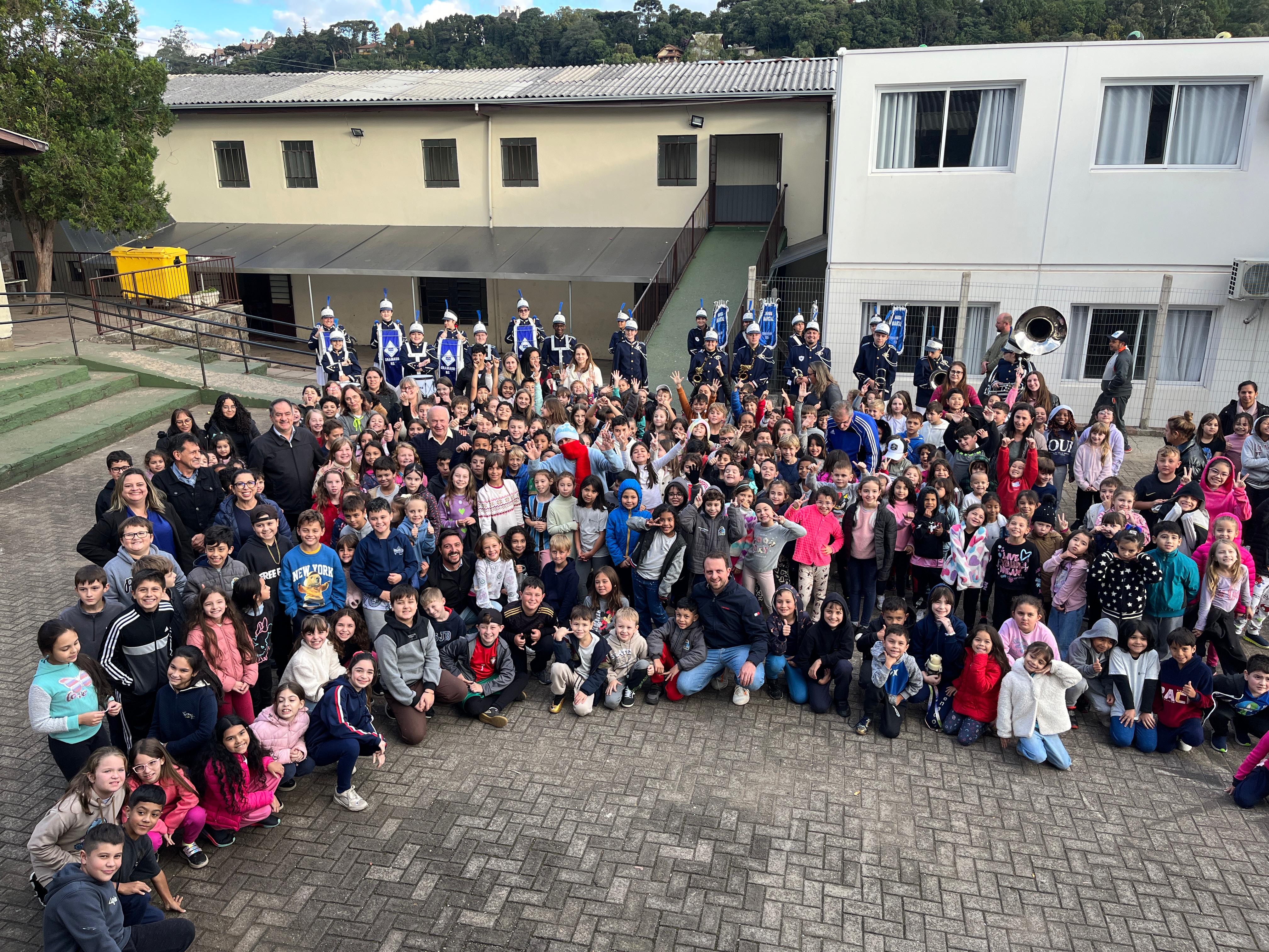 Unidos pelo bem: Câmara participa da Campanha do Agasalho 2025