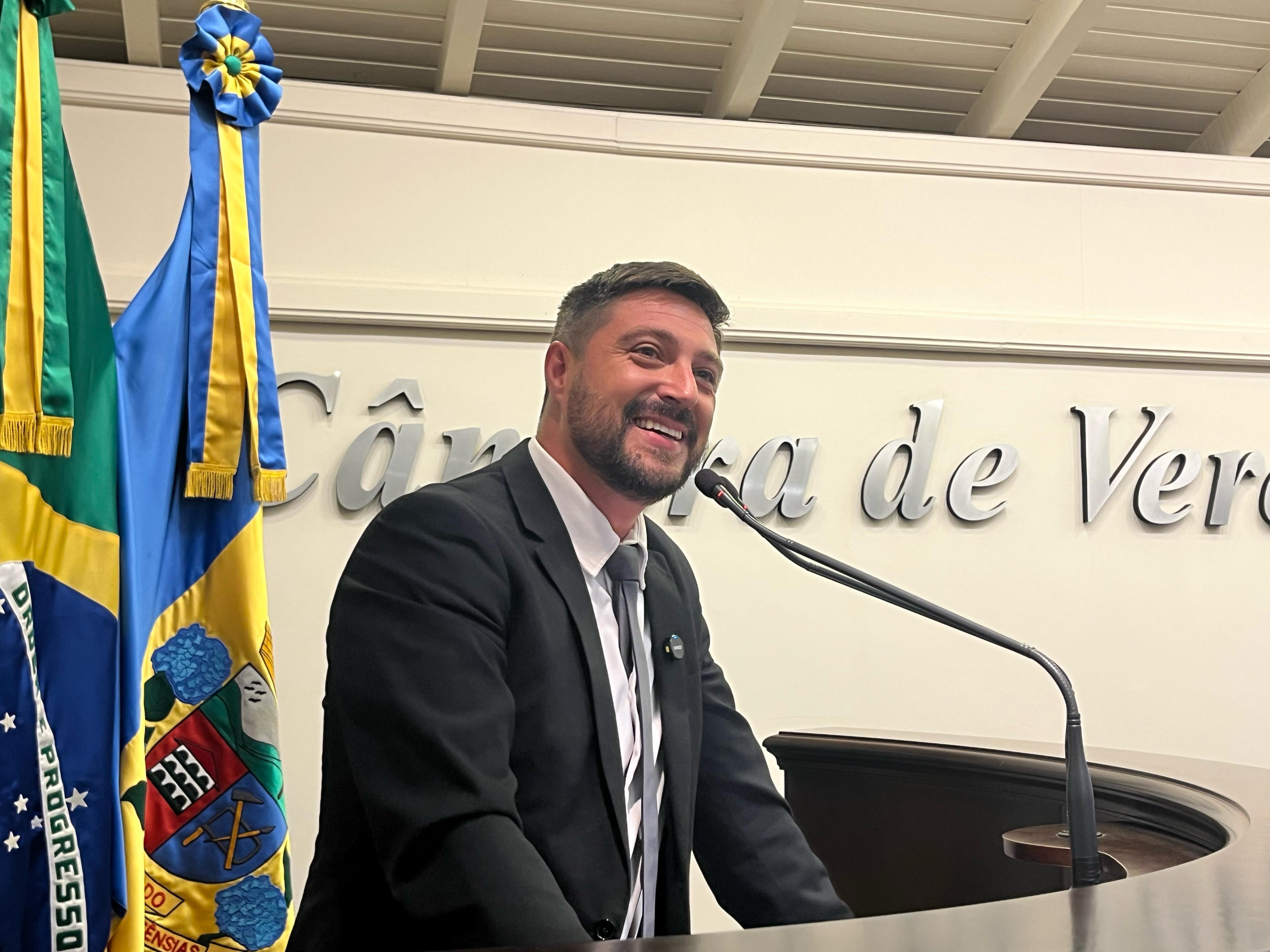 Vereador Ike Koetz apresenta pedidos de indicação, informação e providência na primeira sessão ordinária