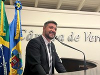 Vereador Ike Koetz apresenta pedidos de indicação, informação e providência na primeira sessão ordinária