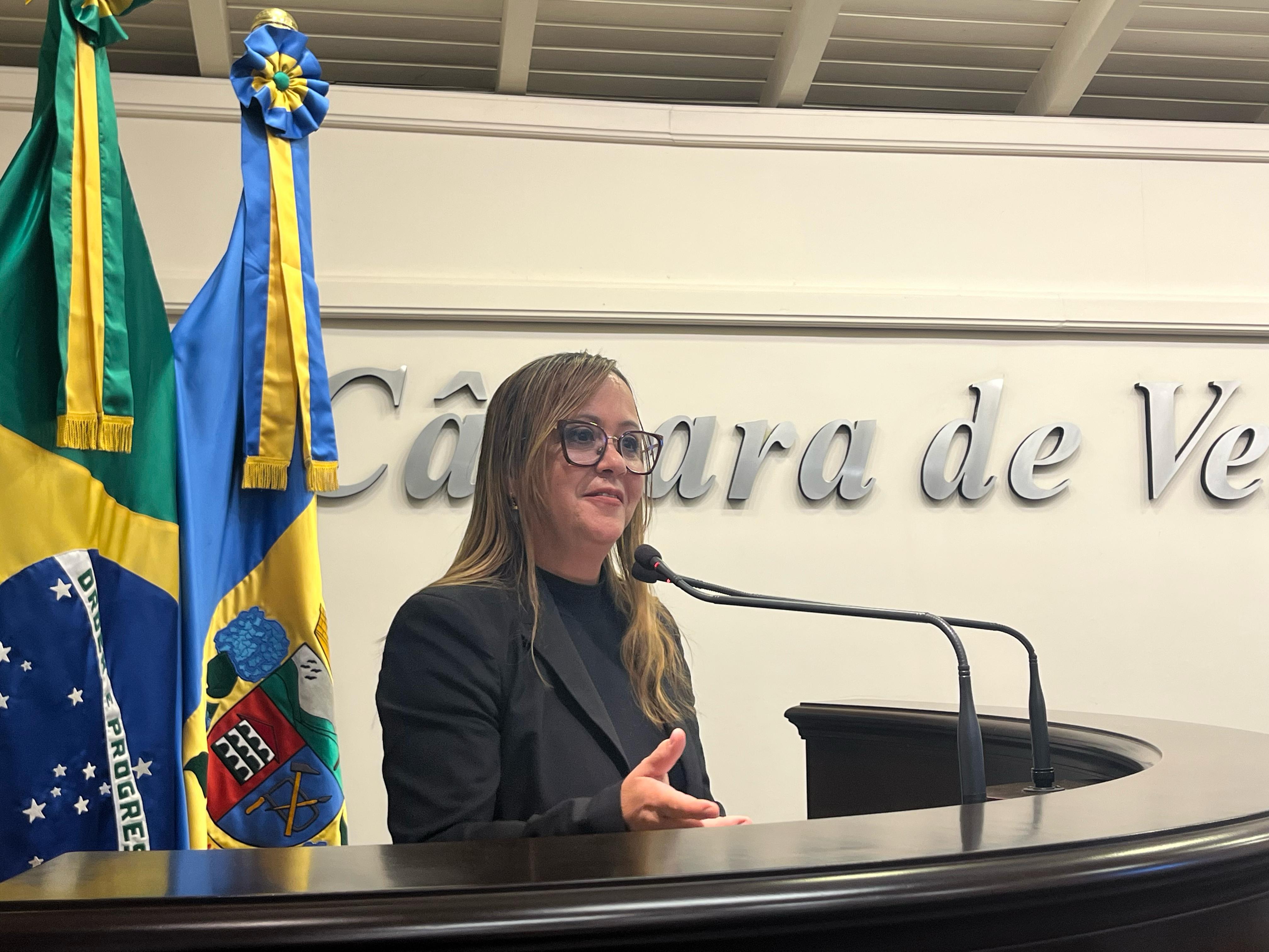 Vereadora Dra. Maria de Fátima protocola pedidos ao Executivo