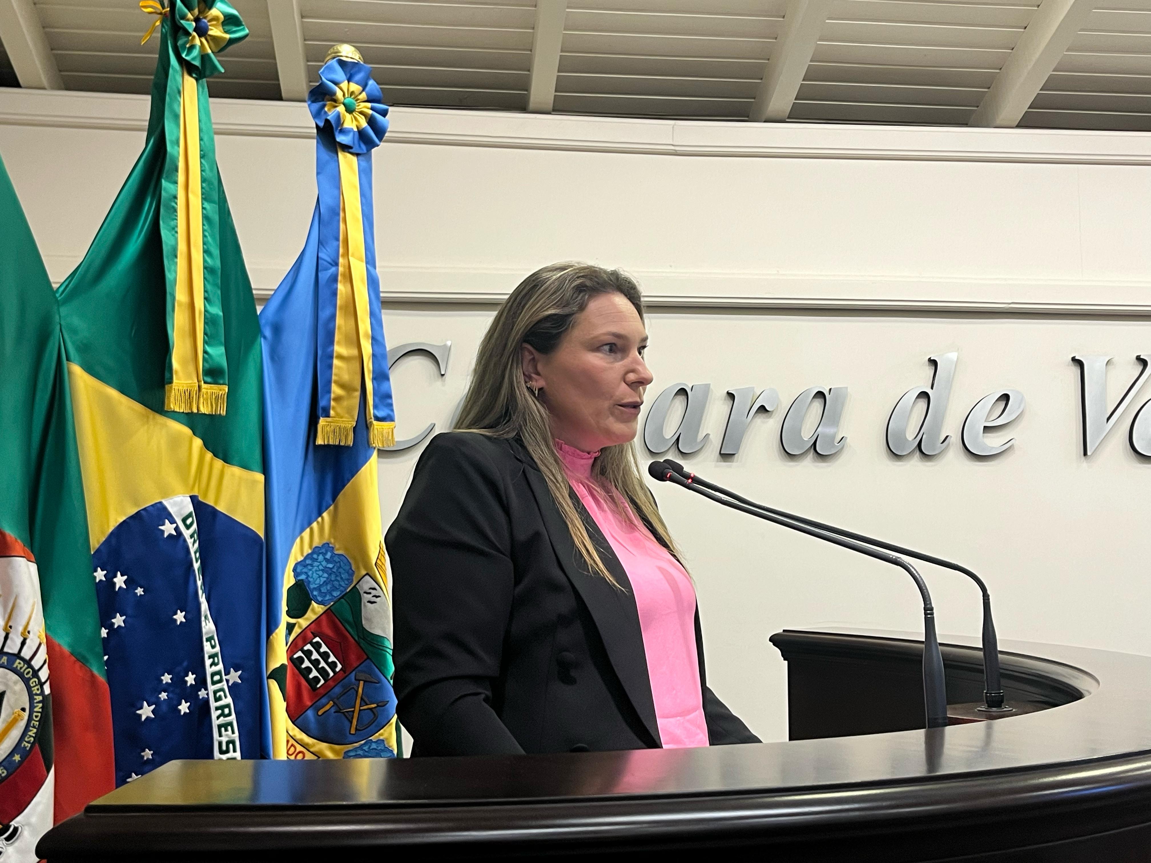 Vereadora Fernanda Pereira Dias protocola Pedido de Indicação