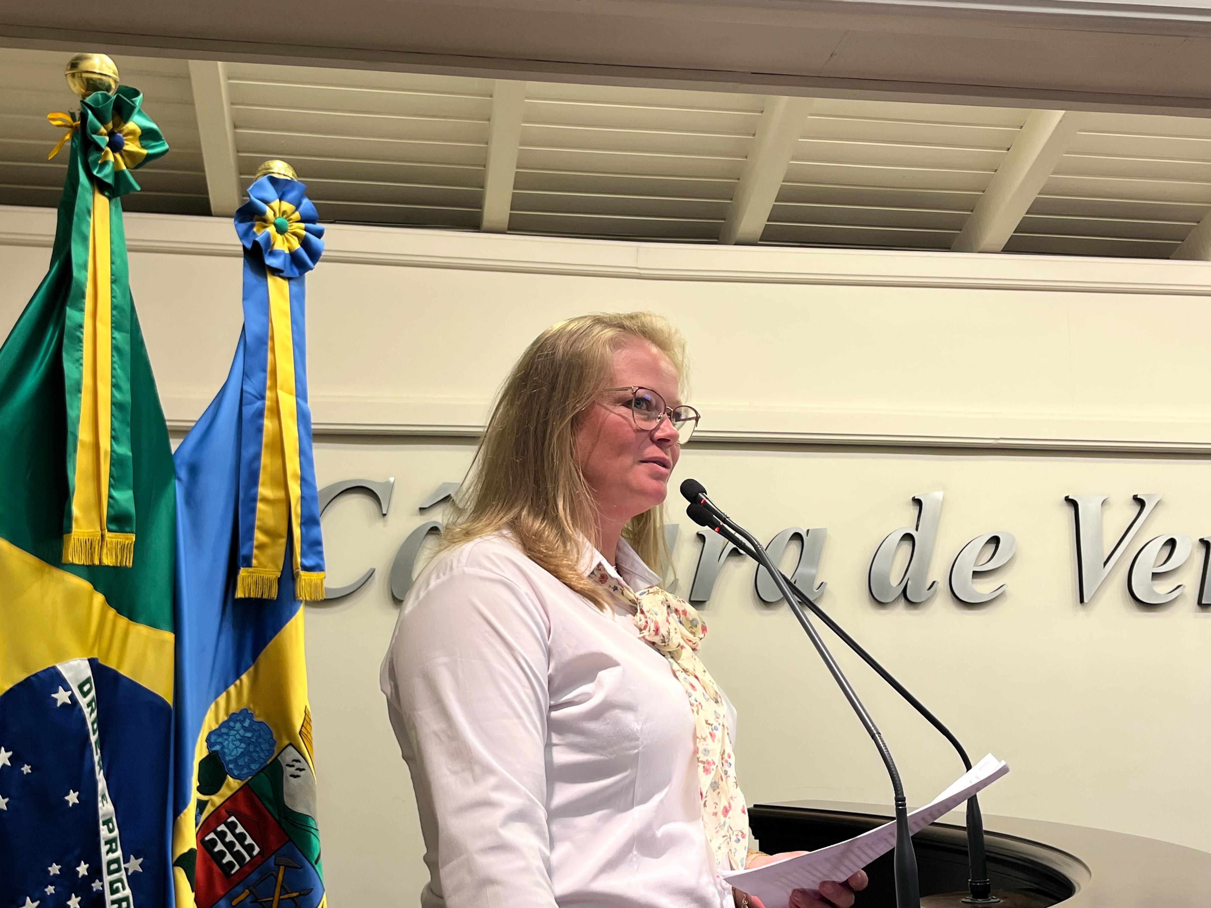 Vereadora Profª Denise apresenta seis pedidos de providência na sessão ordinária 
