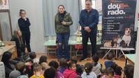 Vereadores levam lições sobre cuidados com os pets às crianças da rede municipal 