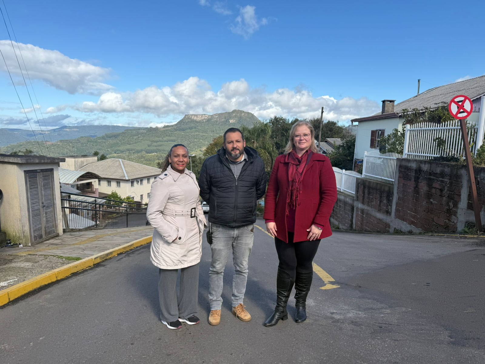 Vereadora Denise e Secretaria de Segurança visitam escolas após pedido de estudante
